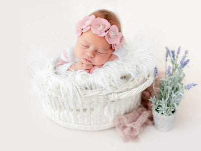 Simple, Creative Newborn Photo Ideas We Love